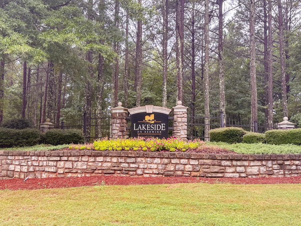 Welcome to Lakeside on Redwine Homeowners Association!